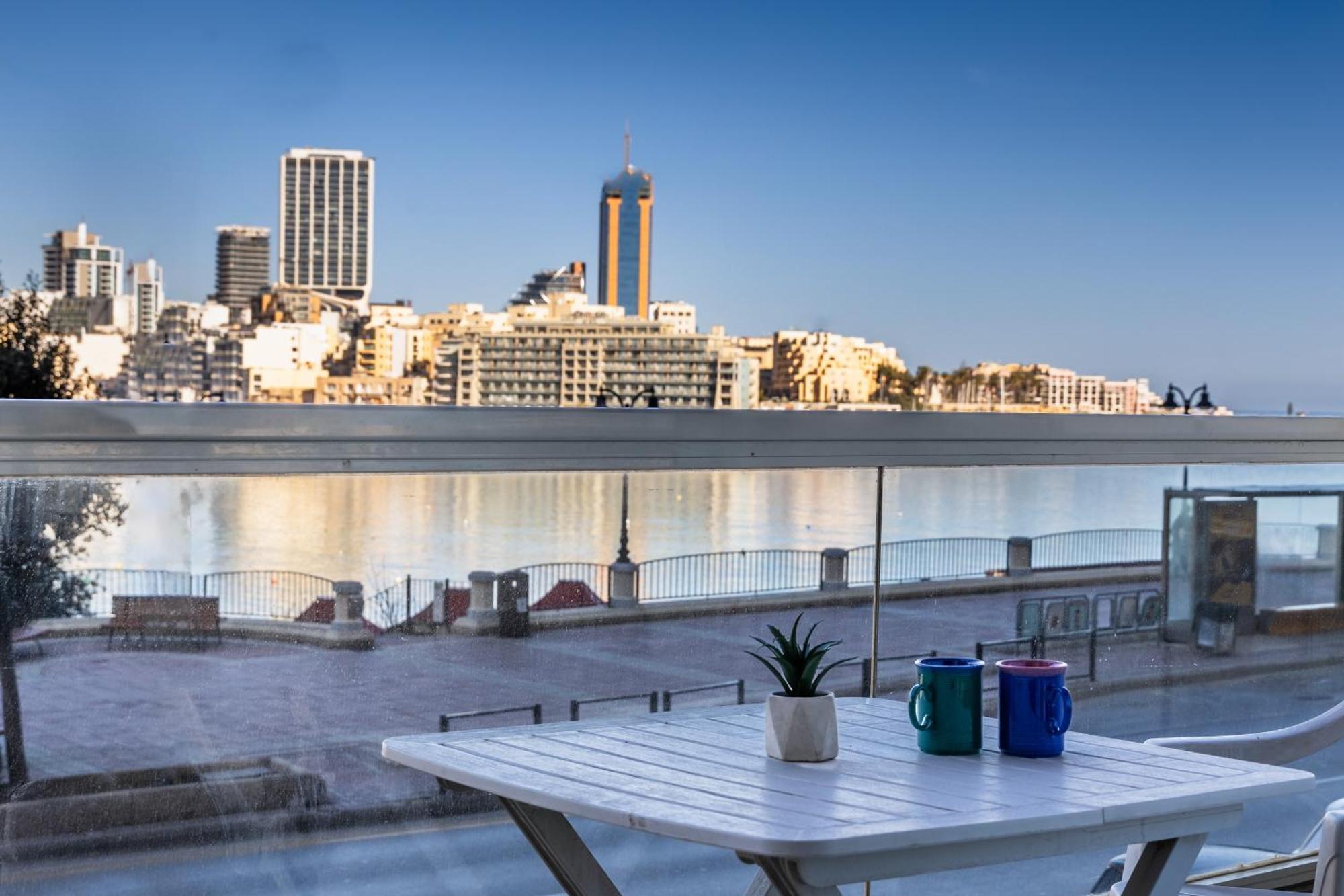 Stunning - Sunnyside 3-Bedroom Sliema Buitenkant foto